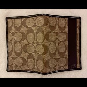 Coach Passport Case - Signature Canvas